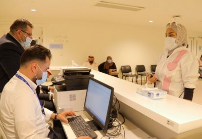 بالصور: سفارة البحرين لدى الأردن تباشر بتطعيم المواطنين البحرينيين في عمّان
