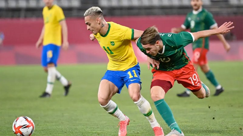 البرازيل تهزم المكسيك وتبلغ نهائي كرة القدم