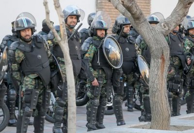مظاهرات إيران مستمرة.. 300 معتقل من مدينة واحدة