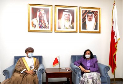 وزيرة الصحة تستقبل السفير العماني لدى مملكة البحرين بمناسبة إنتهاء فترة عمله