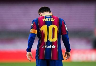 برشلونة يعلن: "ميسي لن يكمل"