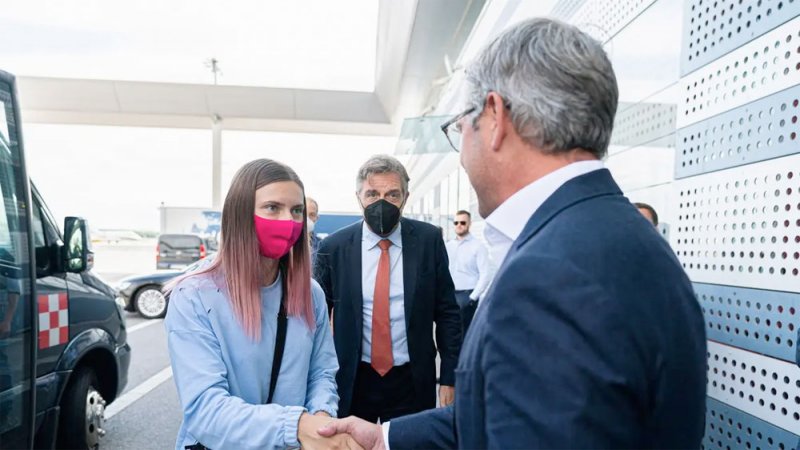 بعد محاولة الاختطاف في أولمبياد طوكيو.. العداءة البيلاروسية تصل إلى النمسا
