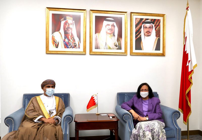 وزيرة الصحة تستقبل السفير العماني لدى مملكة البحرين بمناسبة إنتهاء فترة عمله