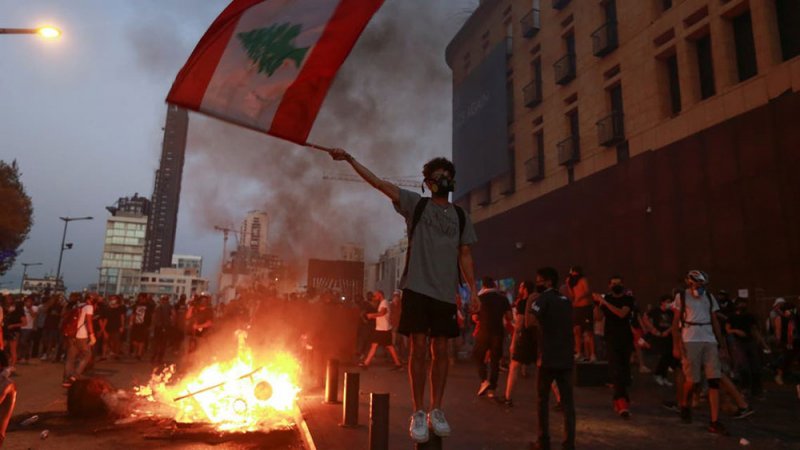 الصليب الأحمر اللبناني: سقوط 84 جريحاً في مظاهرات بيروت