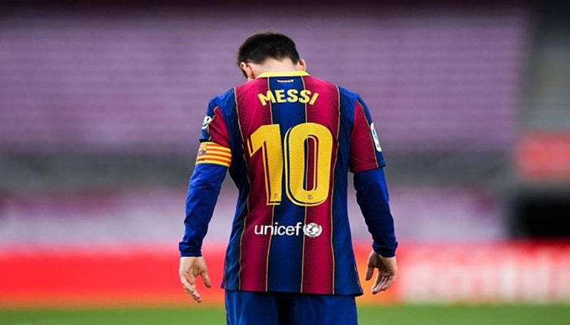 برشلونة يعلن: "ميسي لن يكمل"