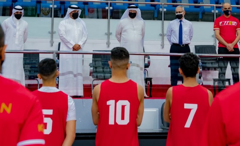 تنفيذًا لتوجيهات سمو الشيخ خالد بن حمد.. عسكر يتفقد تدريبات منتخب الناشئين لكرة السلة