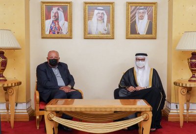 وزير خارجية مصر يصل إلى البحرين