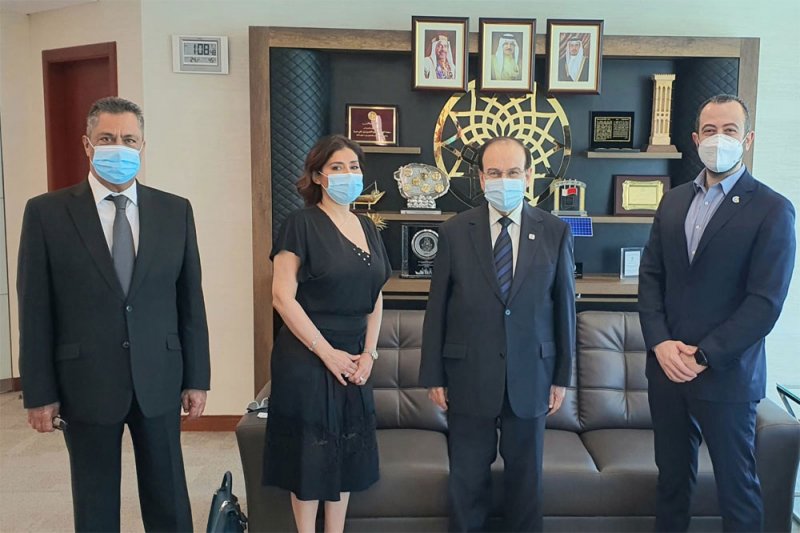 د.ميرزا يناقش تضمين الطاقة المتجددة واشتراطات البناء الأخضر ضمن تصاميم المشاريع وتنفيذها