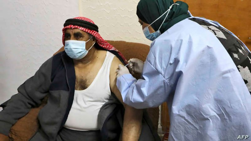 العراق يستلم مليوني جرعة من لقاحي فايزر وسينوفارم