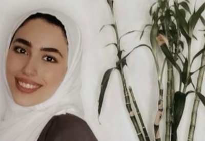 "غادة" خريجة ثانوي تُصدر كتاباً باللغتين العربية والانجليزية