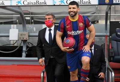متاعب برشلونة تتفاقم.. هذه المرة أغويرو