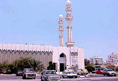 ابنوا مسجدًا في شارع المعارض