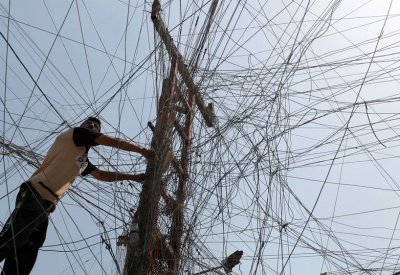 إيران تعلّق تصدير الكهرباء إلى العراق