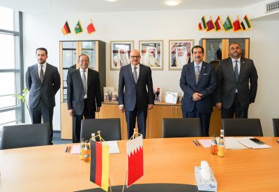 وزير الخارجية يزور مقر بعثة البحرين في برلين