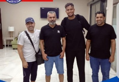 مهاجم فرنسي لكرة سترة