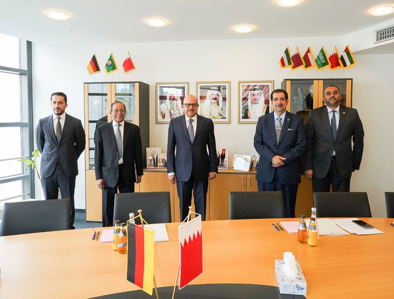 وزير الخارجية يزور مقر بعثة البحرين في برلين