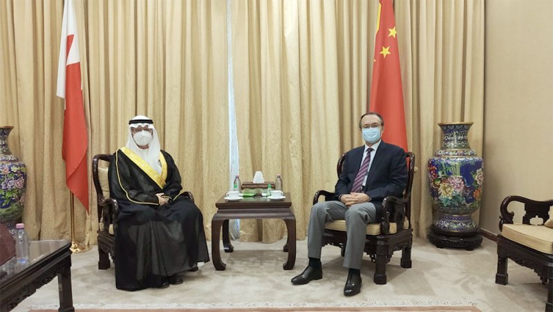 سفير مملكة البحرين المعين في بكين يجتمع مع سفير جمهورية الصين الشعبية لدى المملكة