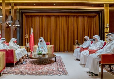 سمو الشيخ خالد بن حمد يستقبل رئيس اتحاد الجولف ونائب رئيس اتحاد الرماية ويزور اتحاد الرياضات البحرية