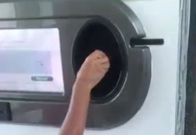 جهاز تدوير المخلفات البلاستيكية وصرف نقاط للمستهلكين يلاقي تجاوبا شعبيًا
