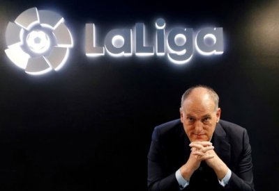 تيباس يصف رحيل ميسي عن برشلونة بـ "العار"