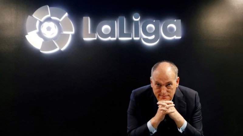 تيباس يصف رحيل ميسي عن برشلونة بـ "العار"