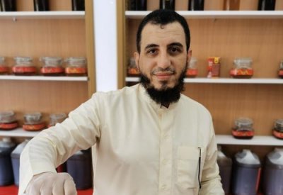 بالصور: مع تزايد المحلات ومنصات البيع.. البحرين تغرق بالعسل