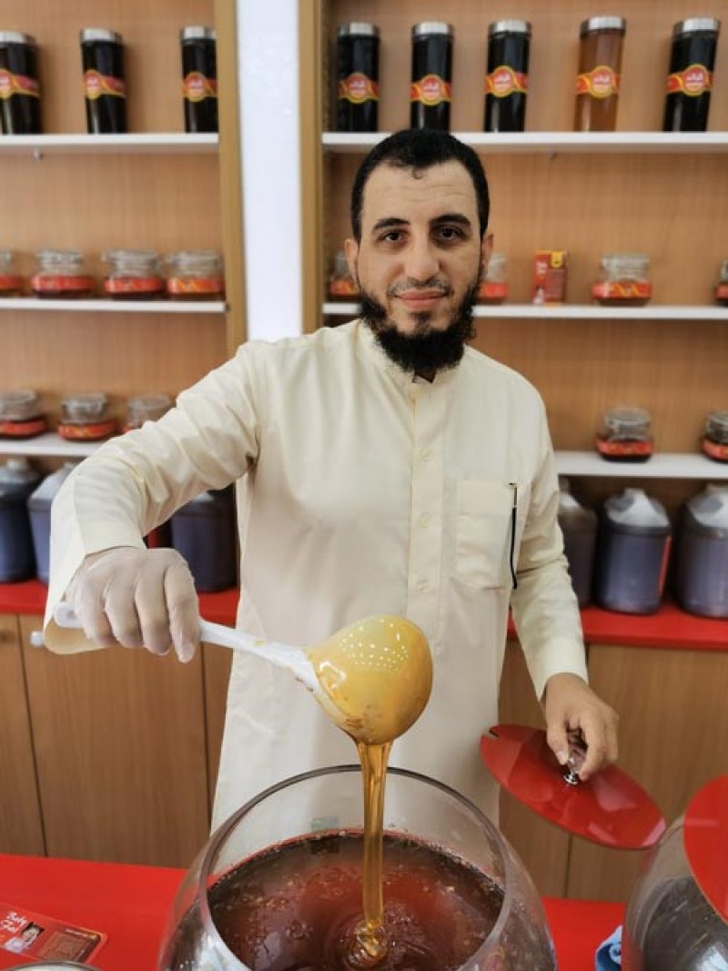 بالصور: مع تزايد المحلات ومنصات البيع.. البحرين تغرق بالعسل