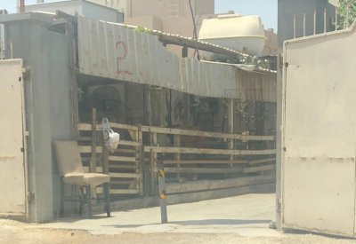 بالصور: حظيرة للماشية بمجمع 909 بالرفاع تضجر الأهالي