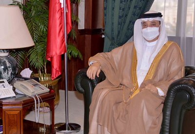 حميدان يشيد بعمق العلاقات التاريخية بين البحرين وعمان