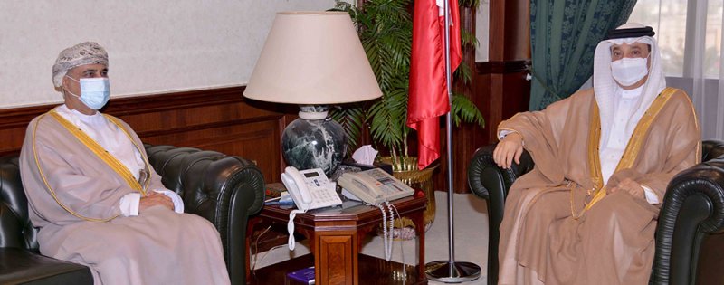 حميدان يشيد بعمق العلاقات التاريخية بين البحرين وعمان