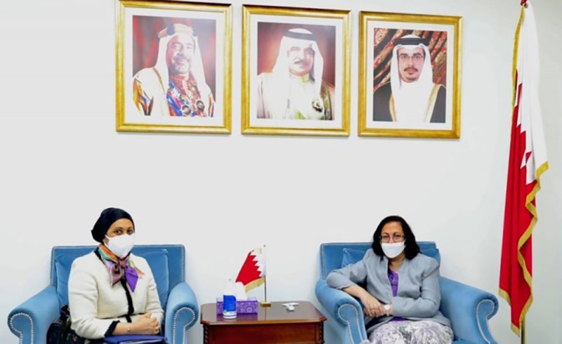 وزيرة الصحة تستقبل سفيرة البحرين لدى مملكة تايلند بمناسبة تعيينها