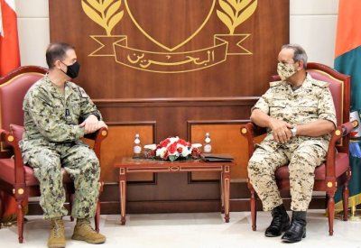 القائد العام لقوة دفاع البحرين يستقبل قائد القوات البحرية بالقيادة المركزية الأمريكية قائد الأسطول الخامس