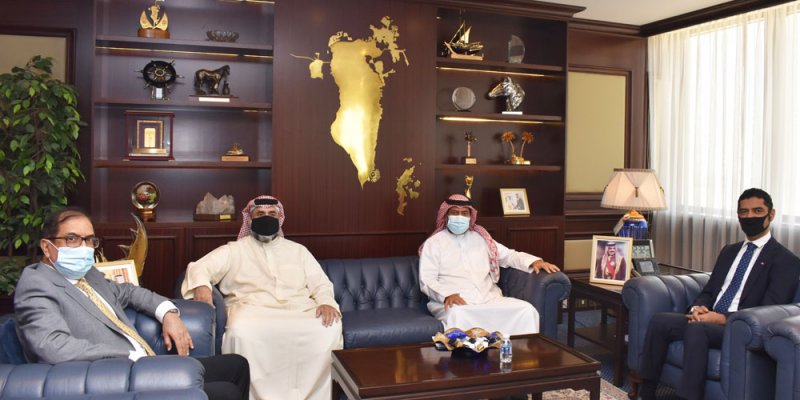 المبارك يستعرض مع النائبين بوحمود والأنصاري خطط تحسين جودة خدمات الهيئة