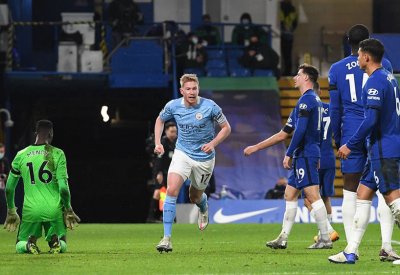دي بروين ينافس ثنائي تشيلسي على جائزة لاعب العام في أوروبا