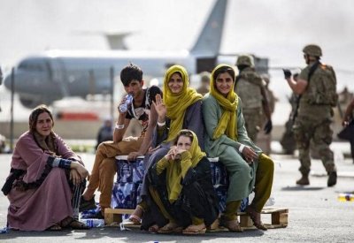 مسؤول بـ"الناتو" يكشف أسباب بطء عمليات الإجلاء من كابل