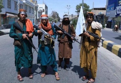 طالبان تتحدث عن إطار جديد للحكم.. ومحادثات لتشكيل حكومة