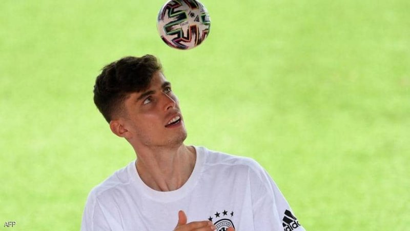 لفتة إنسانية من لاعب تشلسي.. يتبرع بحذائه وقميصه لسبب نبيل