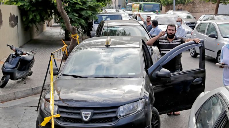 بعد البنزين أتى دور المياه.. لم يبق سوى الهواء في لبنان