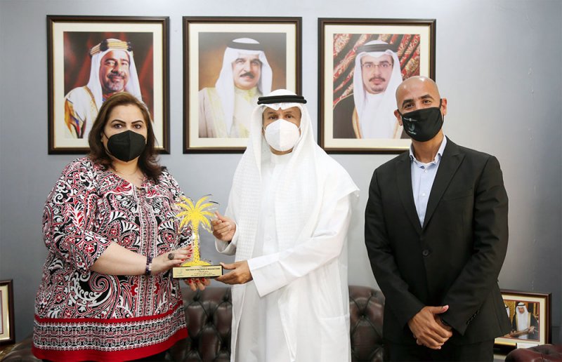 محافظ العاصمة: حملة "لأنك مهم" تحقق أهدافها وتدعم جهود فريق البحرين