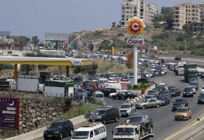 أزمة لبنان تتفاقم.. رفع أسعار البنزين بشكل "جنوني"