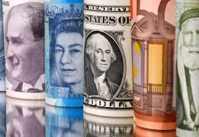 الدولار يتراجع عن أعلى مستوياته في أكثر من تسعة أشهر