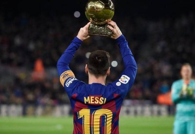 كواليس رحيل ميسي.. ترك "شيئا هاما" بغرفة ملابس برشلونة