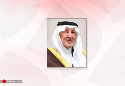 أمير منطقة مكة المكرمة يقوم بغسل الكعبة المشرفة