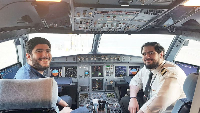 بعد وفاة والدهما بالطائرة.. الابن البكر للشهابي طيار والآخر مهندس طيران