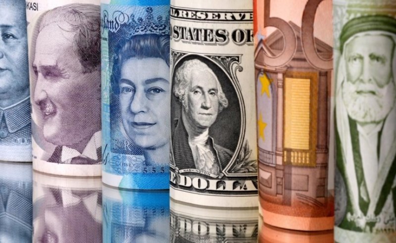 الدولار يتراجع عن أعلى مستوياته في أكثر من تسعة أشهر