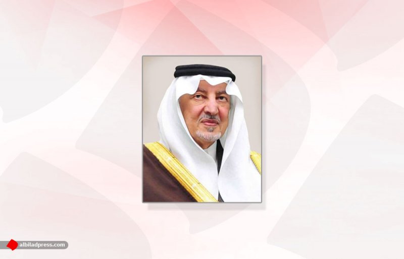 أمير منطقة مكة المكرمة يقوم بغسل الكعبة المشرفة