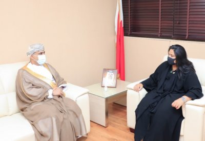 الأمين العام لمجلس التعليم العالي تستقبل سفير سلطنة عُمان لدى مملكة البحرين