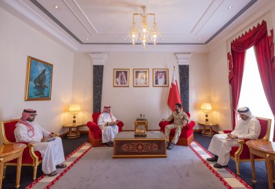 ناصر بن حمد يستقبل وزيري التربية والتعليم و"الشباب والرياضة"
