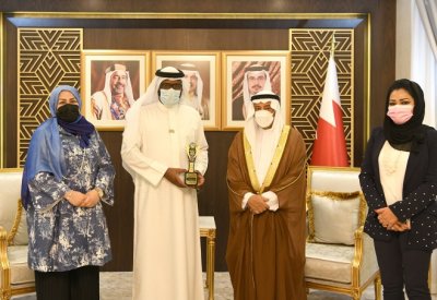 رئيس مجلس الشورى يؤكد أهمية تشجيع الشباب وتقدير جهودهم التطوعية في خدمة المجتمع