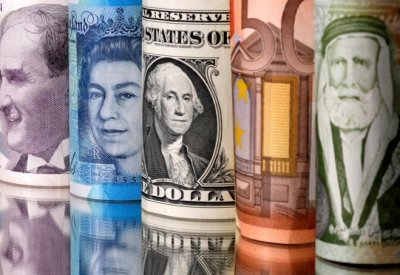 الدولار عند أدنى مستوى أسبوعي مع انحسار المخاوف بشأن إصابات كورونا